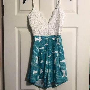 MOXEAY Tropical Leaf Print Backless Romper